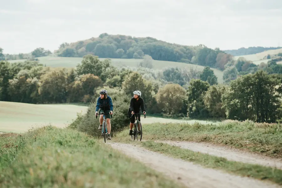Het Mecklenburgse merenplateau is bijzonder geschikt voor ‘gravelen’ en daarop wordt gretig ingesprongen. Het Mecklenburgse merenplateau is bijzonder geschikt voor ‘gravelen’ en daarop wordt gretig ingesprongen.