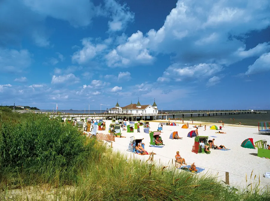 Das Seebad Ahlbeck ist ab sofort mit dem Qualitätssiegel i-Marke ausgezeichnet (Foto TMV/Grundner) Das Seebad Ahlbeck ist ab sofort mit dem Qualitätssiegel i-Marke ausgezeichnet (Foto TMV/Grundner)