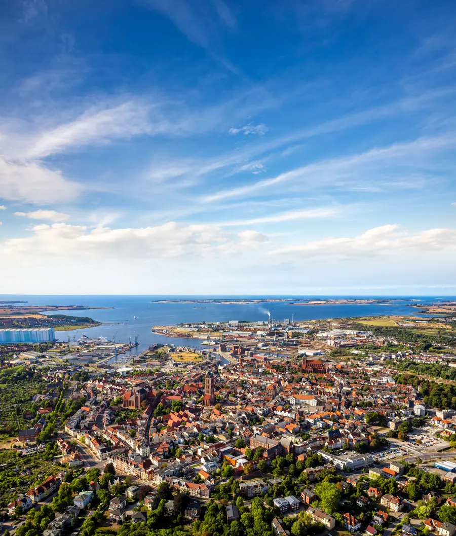 Die Hansestadt Wismar hat eine malerische Altstadt, den Hafen und viele Freizeit- und gastronomische Einrichtungen. 