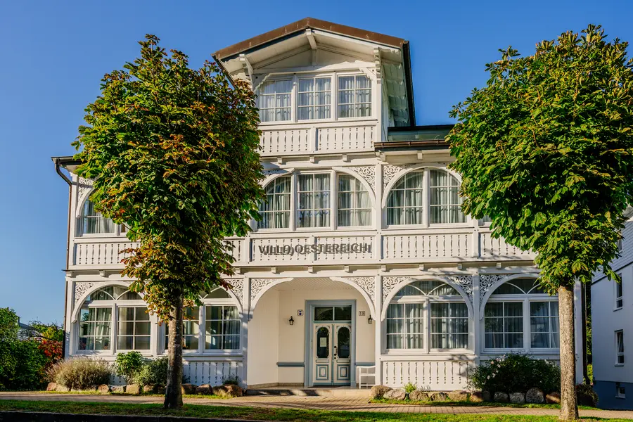 Die Villa Oestereich in der Putbuser Straße in Binz gehört zu den markanten Bauten der Bäderarchitektur.