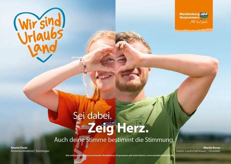 Das Großbanner für die Region Usedom mit Kinderkurdirektorin Amelie Pazer und Landschaftsbauer Martin Busse Das Großbanner für die Region Usedom mit Kinderkurdirektorin Amelie Pazer und Landschaftsbauer Martin Busse