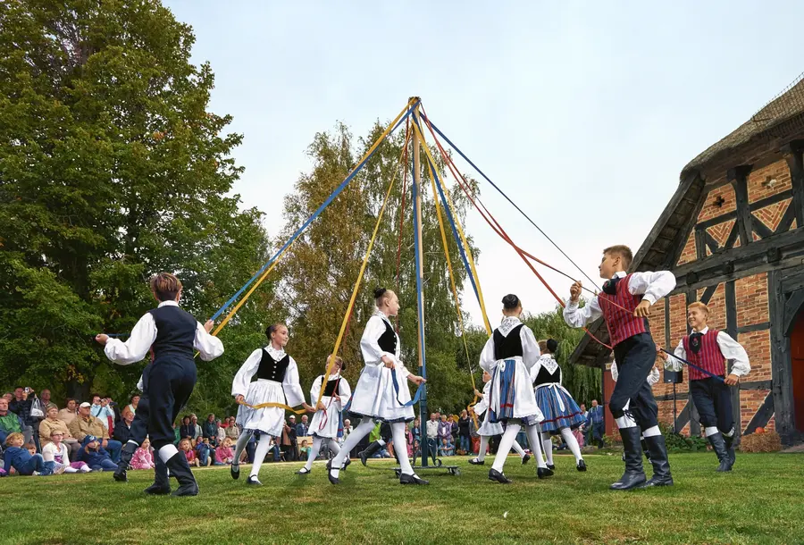 Trachtengruppe in Klockenhagen (Foto: pocha.de) Trachtengruppe in Klockenhagen (Foto: pocha.de)