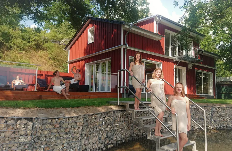 Die finnische Blockhaussauna auf dem Camping- und Ferienpark Havelberge am Woblitzsee Die finnische Blockhaussauna auf dem Camping- und Ferienpark Havelberge am Woblitzsee