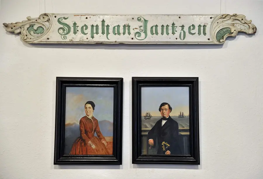 Porträt Stephan Jantzen (rechts) im Heimatmuseum Warnemünde Porträt Stephan Jantzen (rechts) im Heimatmuseum Warnemünde