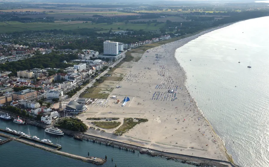 Das Festivalgelände vor der Traumkulisse von Warnemünde (c) Reimer Wulf/ TZRW