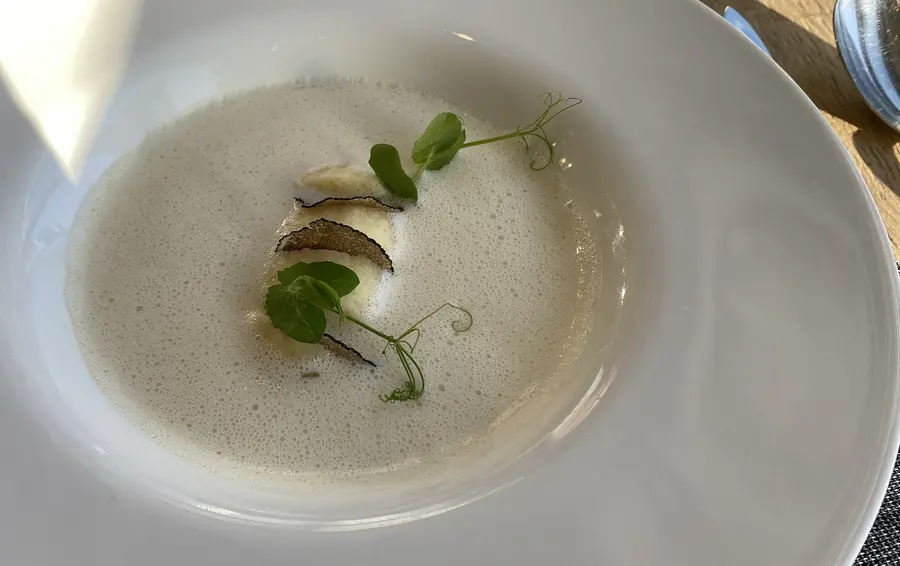 Käseschaum mit Trüffeln und Grießnocken