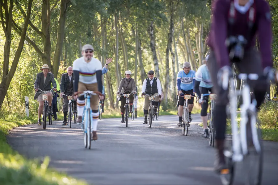 Auf der Velo Classico 2022 werden rund 200 Radler in Retrokleidung erwartet. Auf der Velo Classico 2022 werden rund 200 Radler in Retrokleidung erwartet.