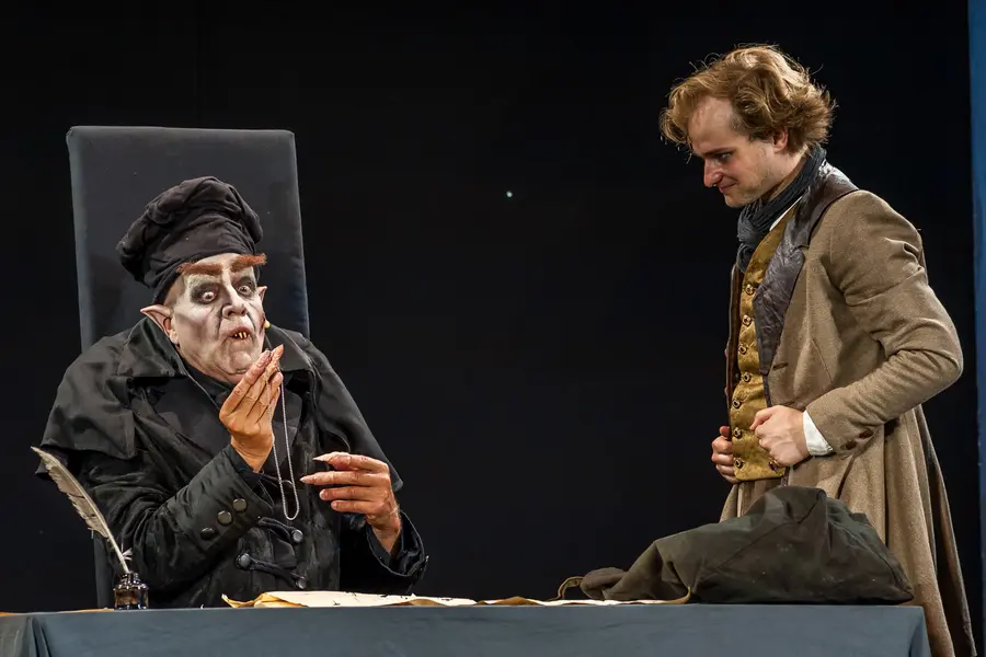 Vom 15. Juli bis 6. August werden 14 Aufführungen des Stückes „Nosferatu 2.0“ in der Wismarer St.-Georgen-Kirche angeboten. Vom 15. Juli bis 6. August werden 14 Aufführungen des Stückes „Nosferatu 2.0“ in der Wismarer St.-Georgen-Kirche angeboten.