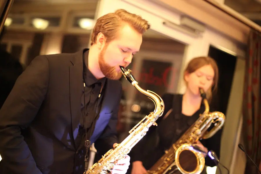 Saxophonisten im Warnemünder Hotel Ostseeland Saxophonisten im Warnemünder Hotel Ostseeland