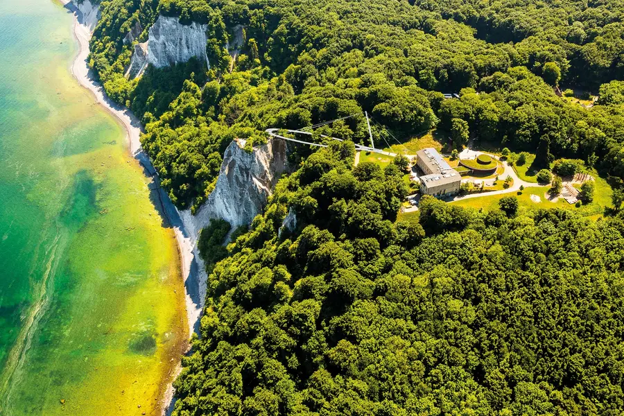 Fotomontage des geplanten Königsweges im Nationalpark Jasmund