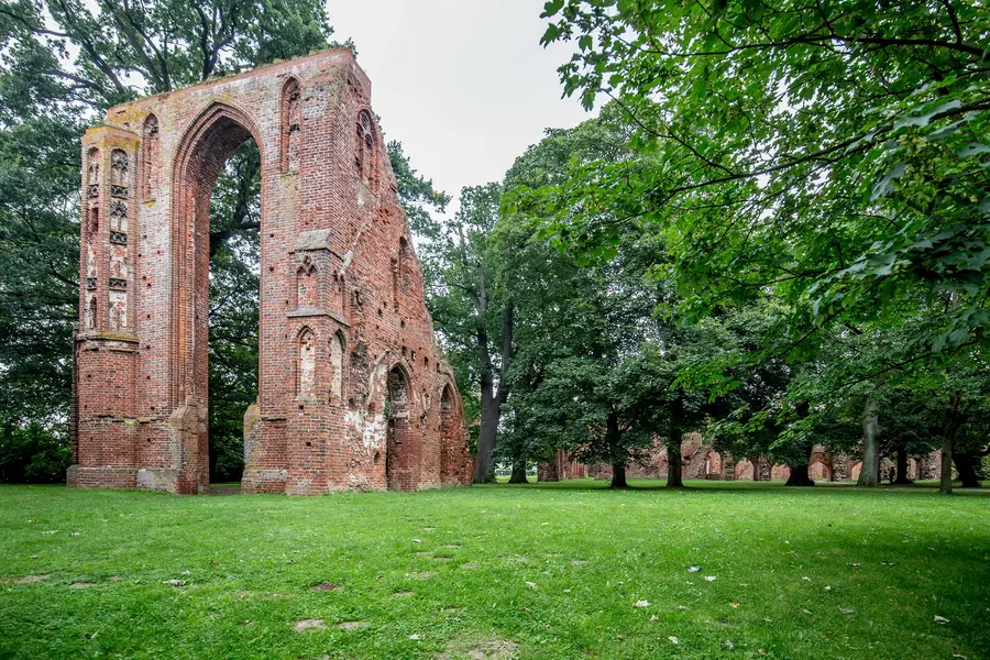 Die Klosterruine in Eldena ist eine von zehn Station entlang der Route der Norddeutschen Romantik. Die Klosterruine in Eldena ist eine von zehn Station entlang der Route der Norddeutschen Romantik.