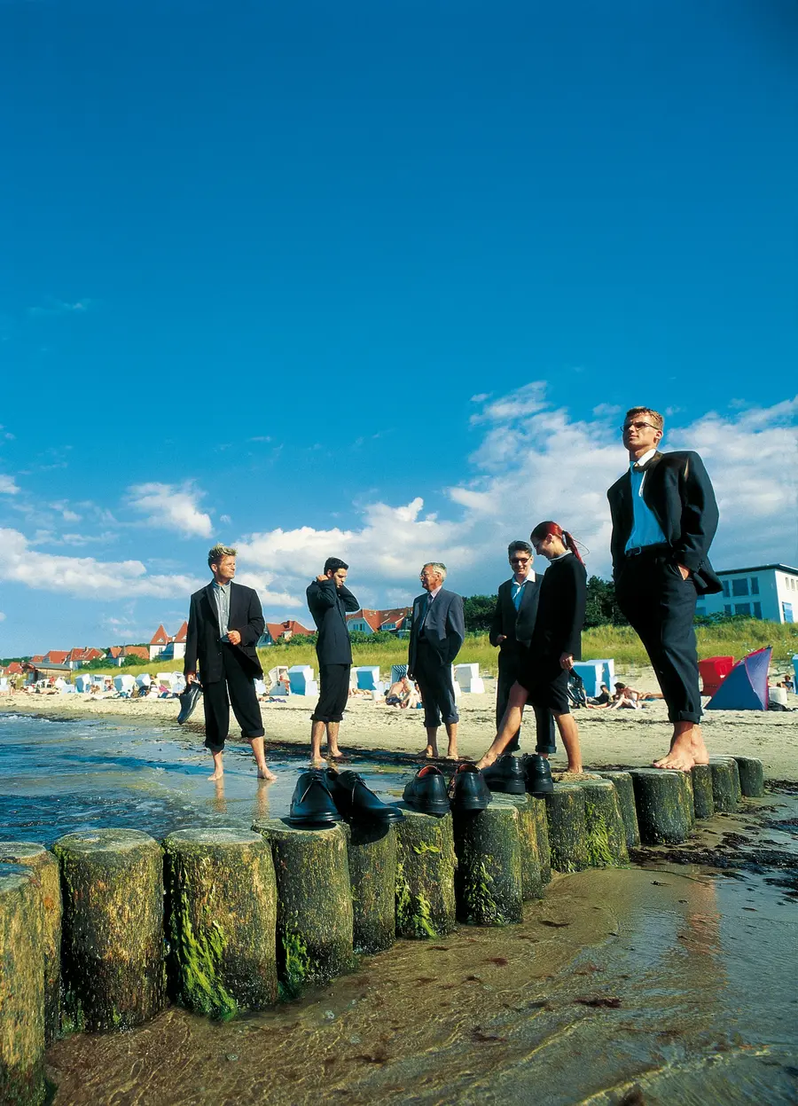 Tagungsteilnehmer an der Ostseeküste Mecklenburgs