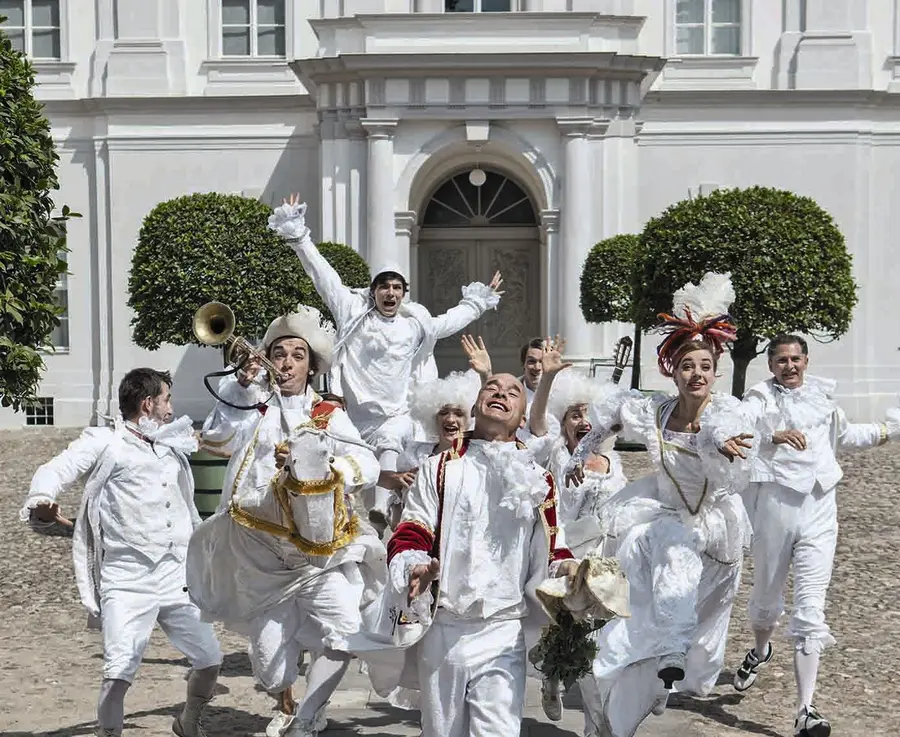 Das Berliner Kreativ-Ensemble „Die Artistokraten“ tritt vom 16. August bis 17. September im Kurhaus-Saal des Ostseebades Binz auf. Das Berliner Kreativ-Ensemble „Die Artistokraten“ tritt vom 16. August bis 17. September im Kurhaus-Saal des Ostseebades Binz auf.