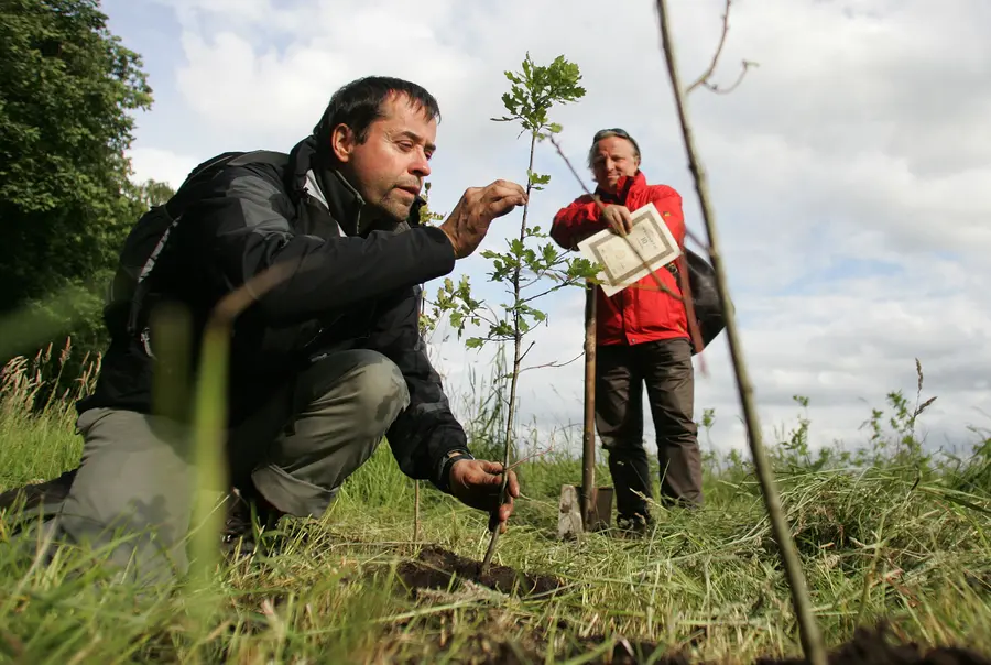 Jan Josef Liefers und Axel Prahl im Klimawald Usedom
