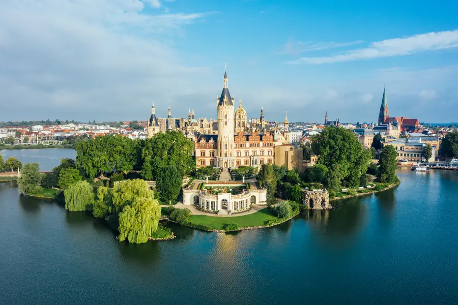 Das Schweriner Residenzensemble, darunter das Schweriner Schloss, ist ab sofort UNESCO-Welterbe.