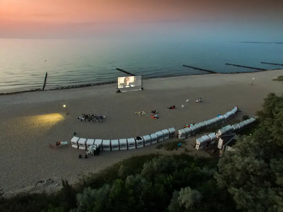 Sonnenuntergang inklusive beim Strandkorbkino Kühlungsborn (Foto: Peer Kretzschmar)