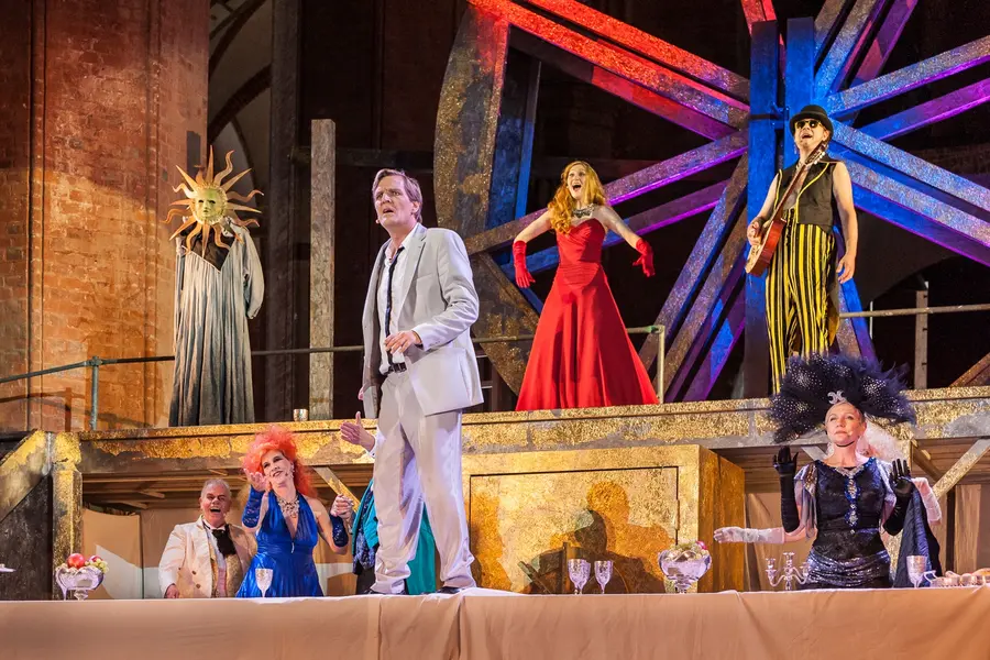 "Jedermann" in Wismars St.-Georgen-Kirche (Foto: Hansekontor) "Jedermann" in Wismars St.-Georgen-Kirche (Foto: Hansekontor)