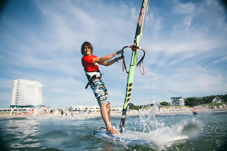 Windsurfer in Warnemünde bei Rostock (Foto: TMV/Roth)