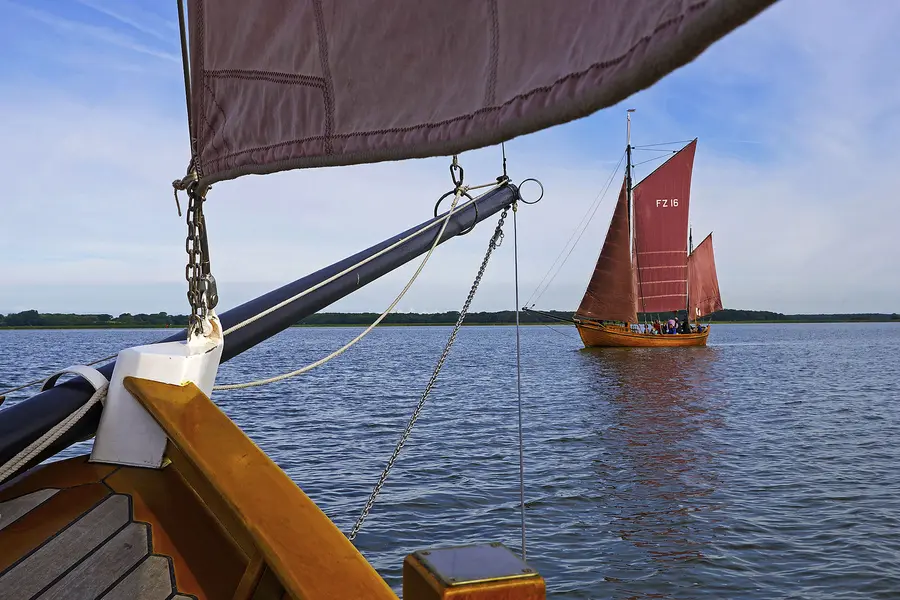 Zeesboot auf auf dem Bodden vor Althagen