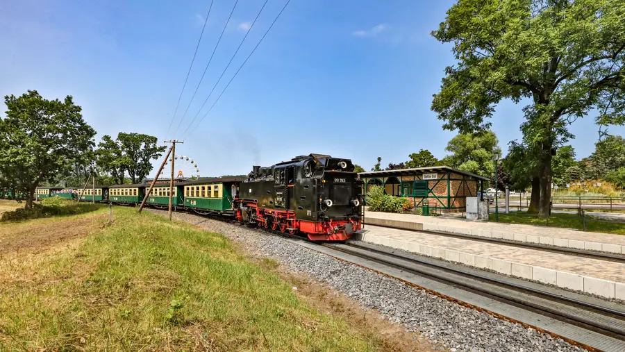 Rasender Roland am Kleinbahnhof Sellin Rasender Roland am Kleinbahnhof Sellin