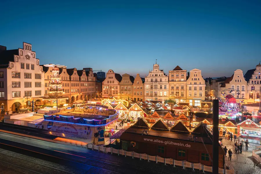 Impression vom Rostocker Weihnachtsmarkt auf dem Neuen Markt 
