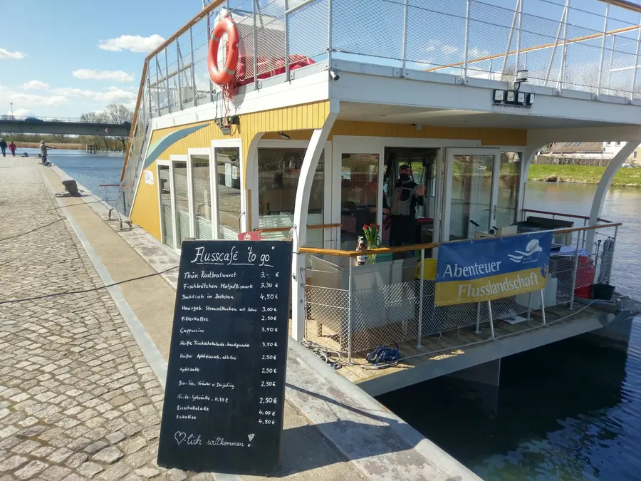 Das Schiff „Ida vom Peendamm“ am Südufer des Anklamer Hafens