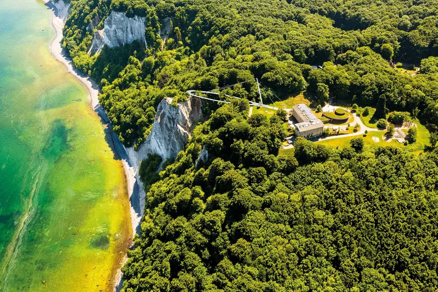 Die Eröffnung des neuen Skywalk Königsstuhl auf der Insel Rügen am 22. April ist einer von vielen Höhepunkten 2023 im Urlaubsland Mecklenburg-Vorpommern.