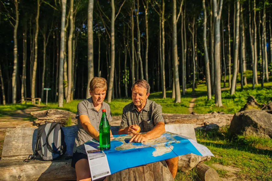 Beim Wandern hilft die übersichtliche Outdoor-Karte. Beim Wandern hilft die übersichtliche Outdoor-Karte.