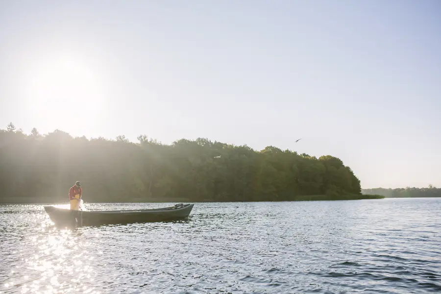 Im Biosphärenreservat Schaalsee wird mit vielen kleinen Schritten, darunter der Stärkung der regionalen Wirtschaft, das Zukunftsmodell eines ökologischen Tourismus umgesetzt. Im Biosphärenreservat Schaalsee wird mit vielen kleinen Schritten, darunter der Stärkung der regionalen Wirtschaft, das Zukunftsmodell eines ökologischen Tourismus umgesetzt.