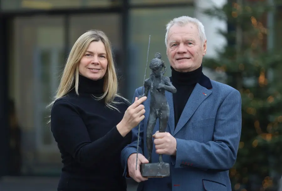 Sabine und Peter Rothe mit dem Tourismuspreis Mecklenburg-Vorpommern in Form des Heiligen Christophorus Sabine und Peter Rothe mit dem Tourismuspreis Mecklenburg-Vorpommern in Form des Heiligen Christophorus