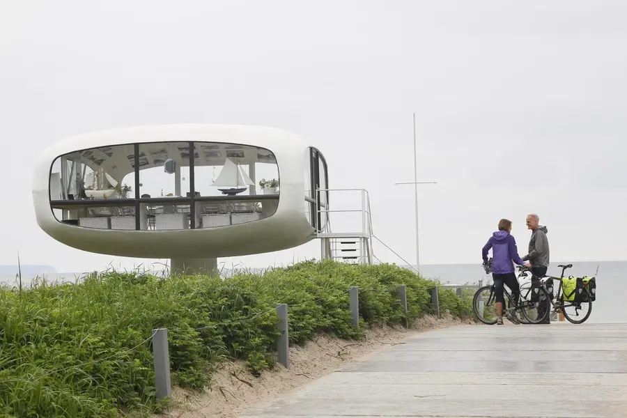 Radfahrer am Müther-Turm in Binz Radfahrer am Müther-Turm in Binz