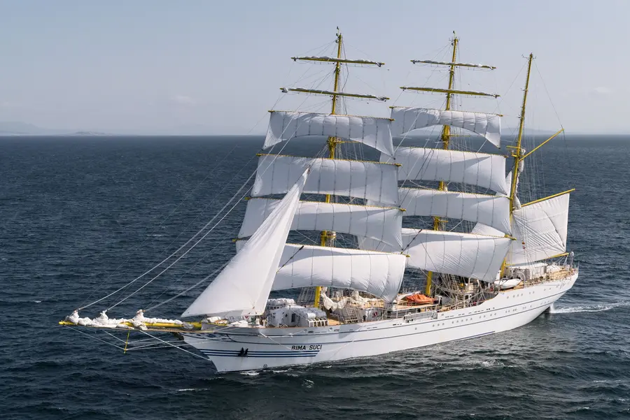 Das indonesische Segelschulschiff „Bima Suci“ wird 2023 erstmals an der Hanse Sail teilnehmen. Das indonesische Segelschulschiff „Bima Suci“ wird 2023 erstmals an der Hanse Sail teilnehmen.