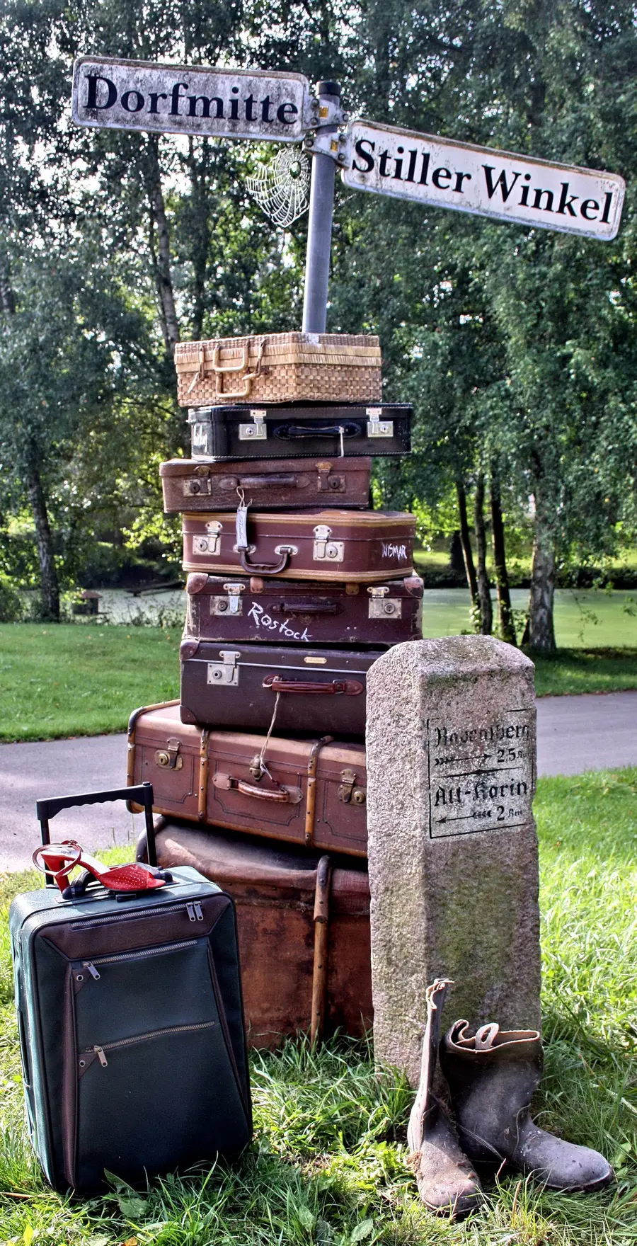 „WOHER – WOHIN“, Installation, Stiller Winkel in Neu Karin, 2013, Bernadette Roolf  und Jan Witte-Kropius