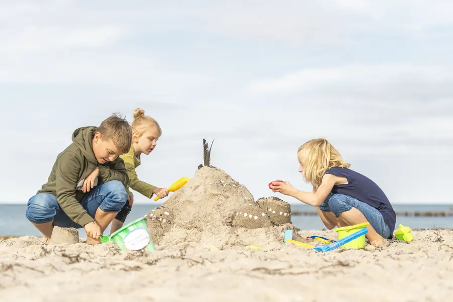 Beim Sandburgen-Wettbewerb können große und kleine Baumeister ihre Kreativität unter Beweis stellen.