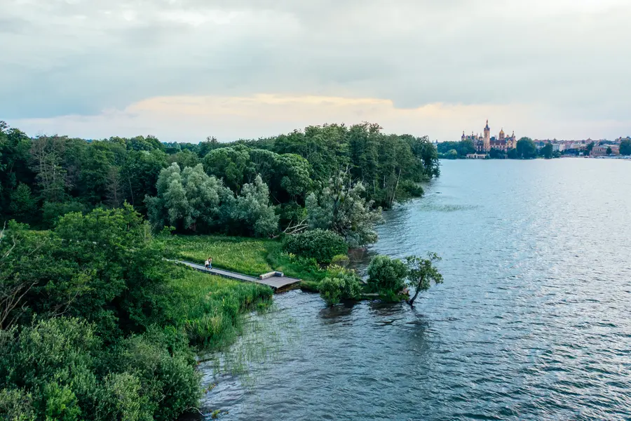 Wandern auf dem Naturparkweg in Schwerin