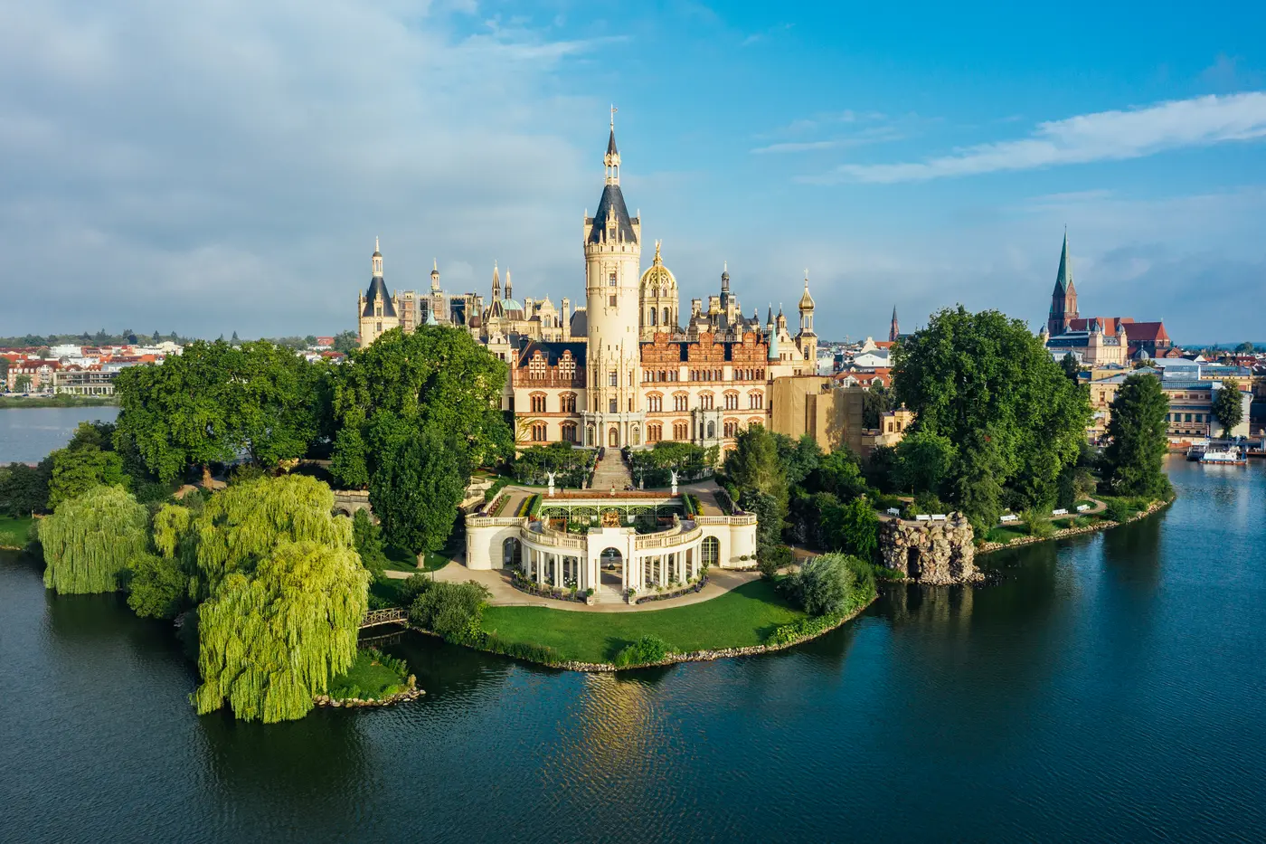 Blick_auf_das_Schloss_Schwerin____View_of_Schwerin_Castle.jpg