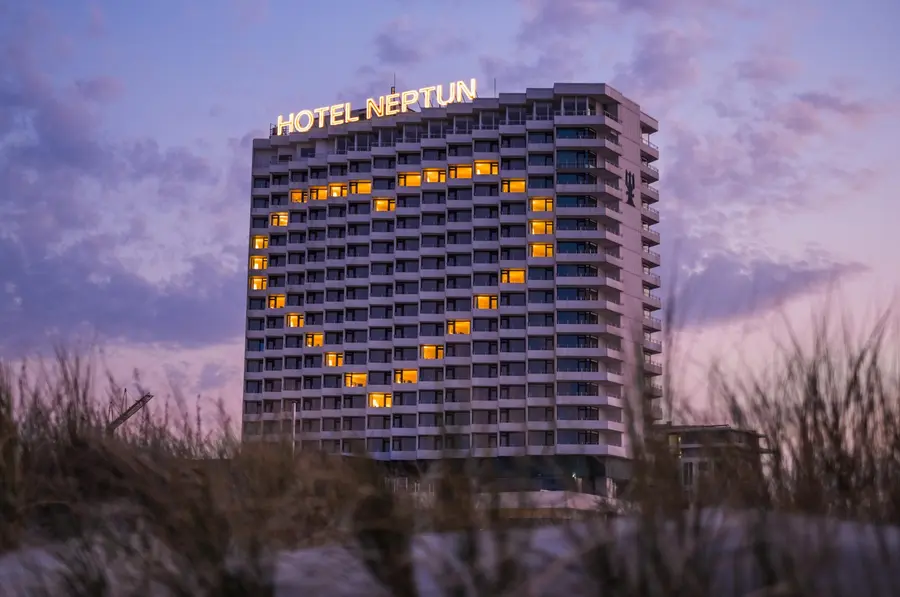 In einem der zehn Videos steht das Hotel Neptun im Ostseebad Warnemünde im Mittelpunkt. In einem der zehn Videos steht das Hotel Neptun im Ostseebad Warnemünde im Mittelpunkt.