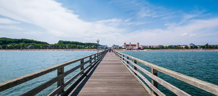 Der Blick auf das Ostseebad Binz von der Seebrücke Der Blick auf das Ostseebad Binz von der Seebrücke