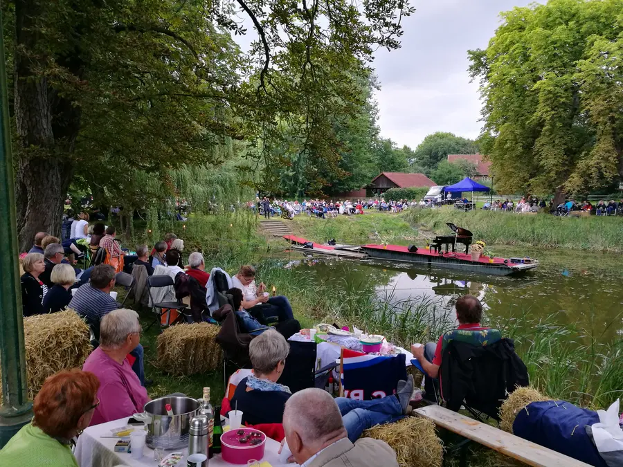 "Naturklänge" auf Fischland-Darß-Zingst, Swimming Piano