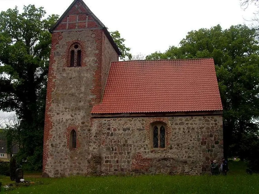 Kirche_Gruessow.jpg