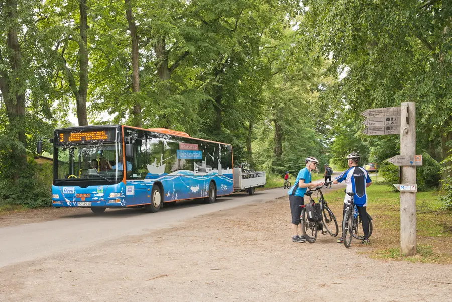 Zum 1. Mai 2024 wird das Angebot für das Mobilitätskonzept „Müritz rundum“ deutlich ausgebaut.
