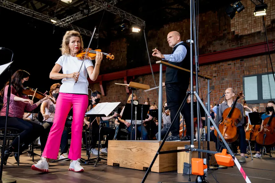 Die Violinistin Anne-Sophie Mutter und Chefdirigent Jaap van Zweden Die Violinistin Anne-Sophie Mutter und Chefdirigent Jaap van Zweden