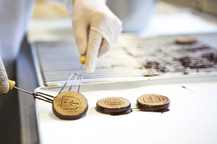 Demnächst können Gäste Stralsunder Marzipantaler selbst herstellen. Demnächst können Gäste Stralsunder Marzipantaler selbst herstellen.