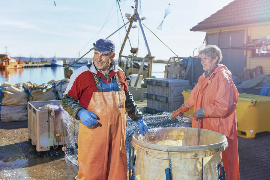 Angler am Freester Hafen Angler am Freester Hafen