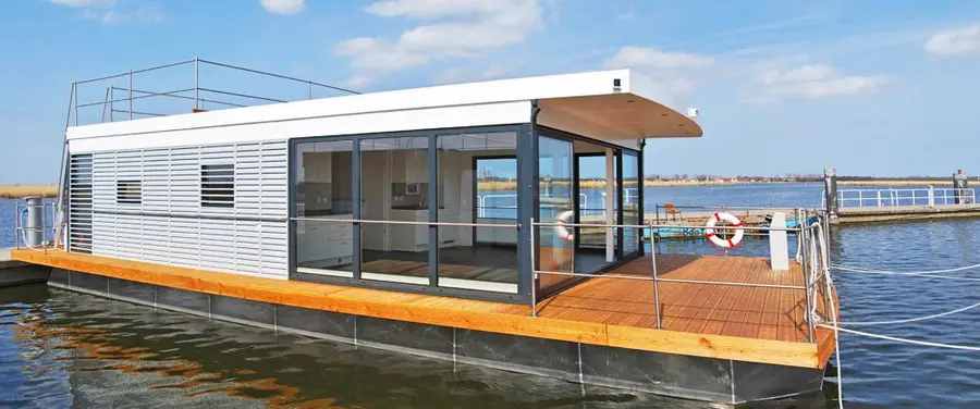 Urlaub auf dem Wasser im Hafen von Pruchten