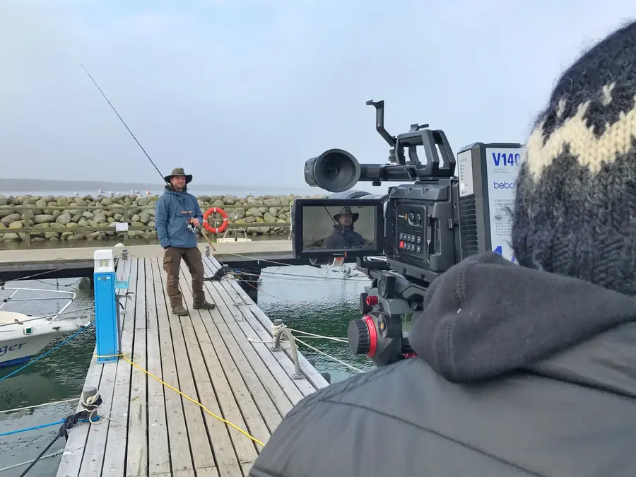 Lars Pohland vor der Kamera im Hafen von Glowe Lars Pohland vor der Kamera im Hafen von Glowe