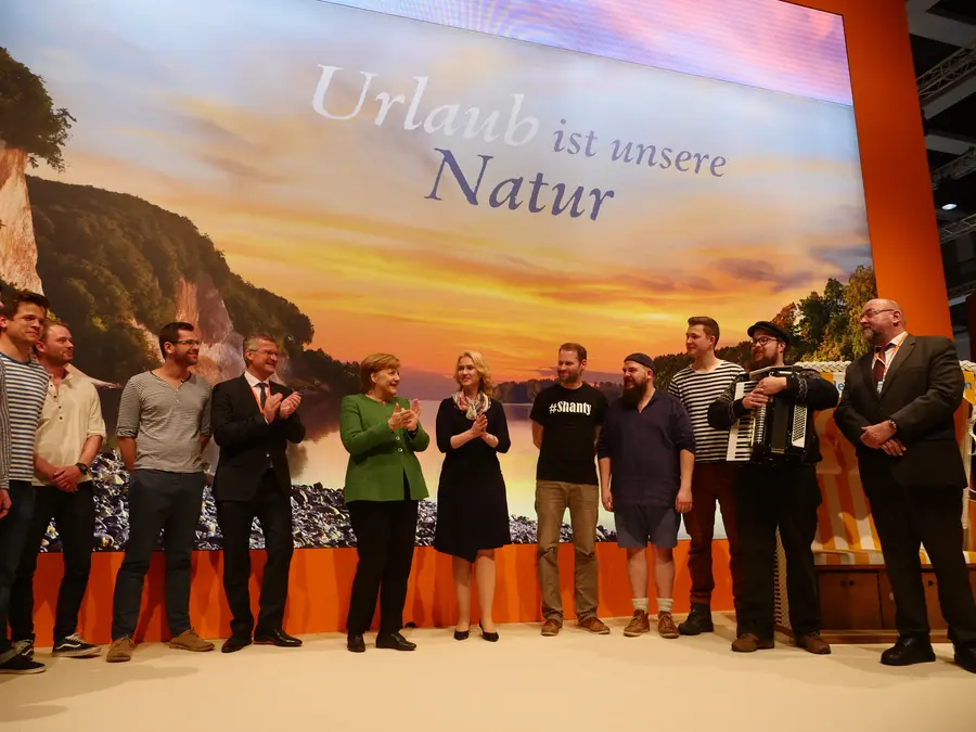 Die geschäftsführende Bundeskanzlerin Dr. Angela Merkel besucht den ITB-Stand MVs gemeinsam mit Wolfgang Waldmüller, Präsident des Tourismusverbandes MV, Manuela Schwesig, Ministerpräsidentin Mecklenburg-Vorpommerns, und Harry Glawe, Minister für...