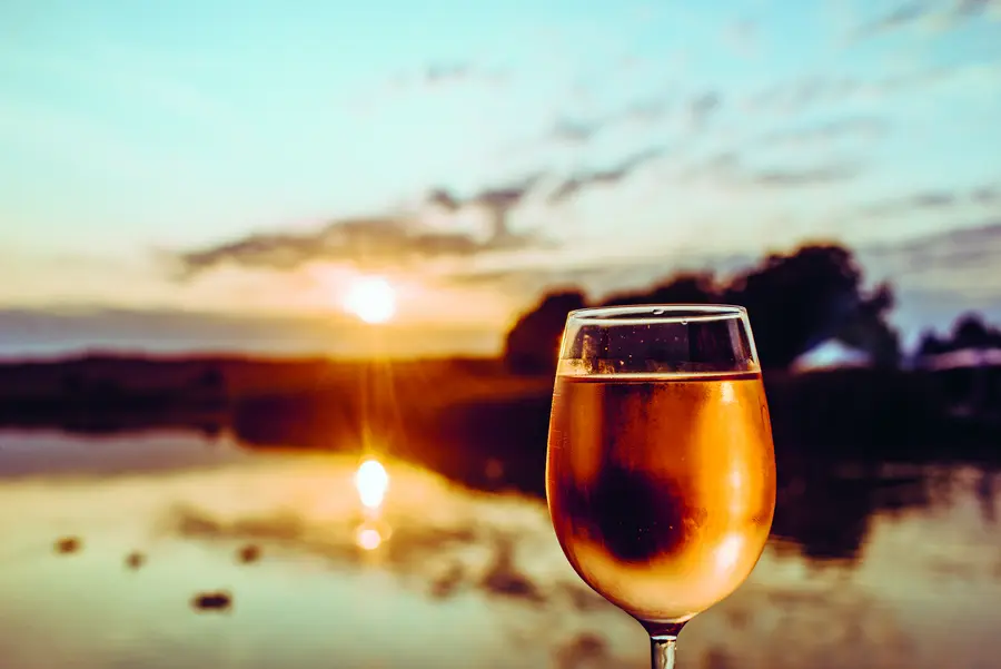 Im August dreht sich auf der „Bouquet Binz“ am Schmachter See fünf Tage lang alles um Wein. Im August dreht sich auf der „Bouquet Binz“ am Schmachter See fünf Tage lang alles um Wein.