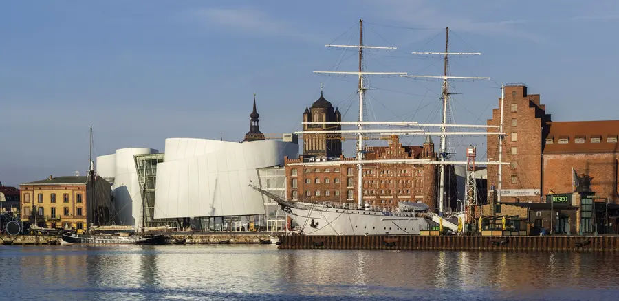 Die Gorch Fock an der Stralsunder Kaikante Die Gorch Fock an der Stralsunder Kaikante