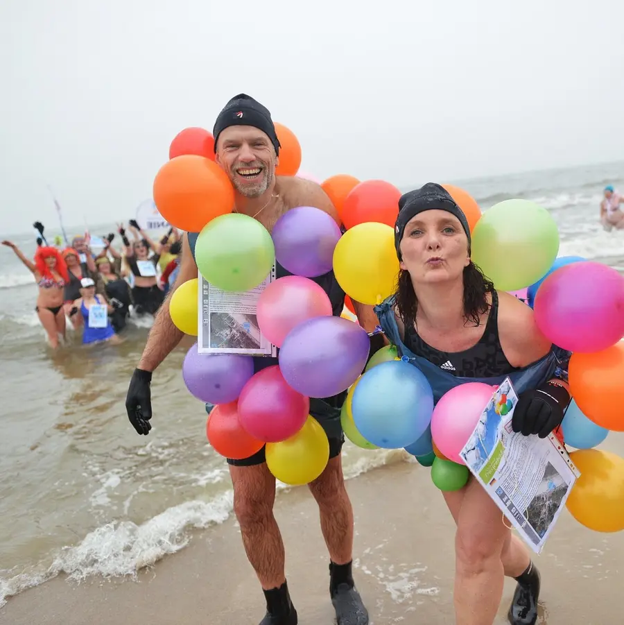 Winterbaden in der Ostsee ist für Aktive und Zuschauer eiskaltes Vergnügen.